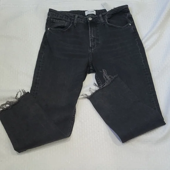 Zara Charcoal Distressed Crop Jeans - Picture 1 of 12
